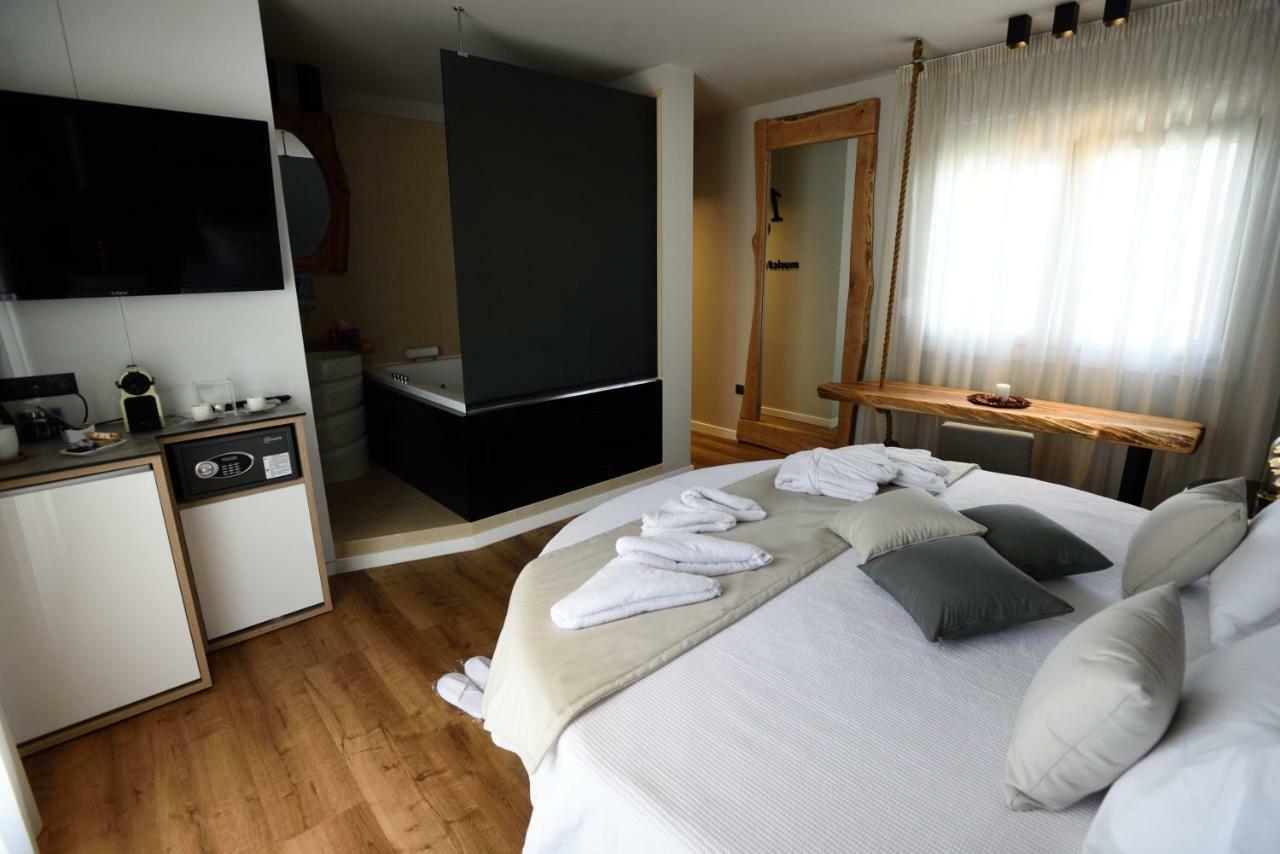 Magnifique Luxury Suites Tesalonika Bagian luar foto