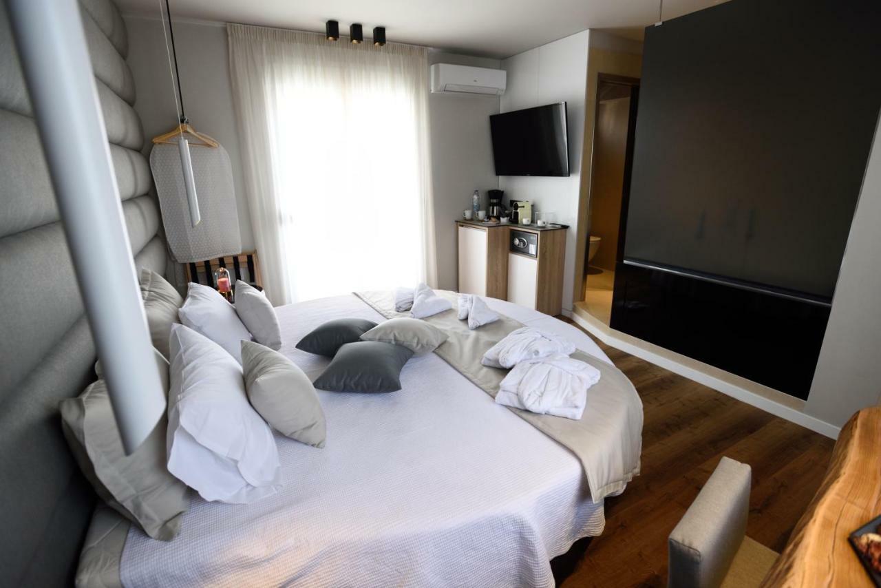 Magnifique Luxury Suites Tesalonika Bagian luar foto
